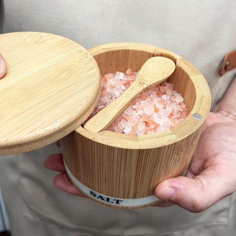 ThougrLyh caja sal bambú cuchara integrada para medir la sal al cocinar.