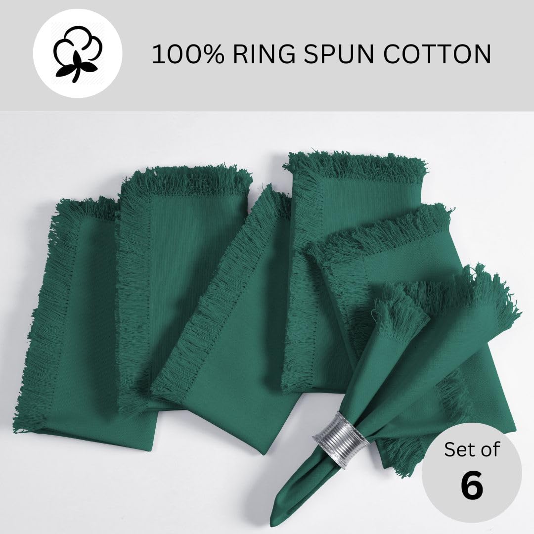 Threadvista primer plano de servilleta verde de algodón con flecos.