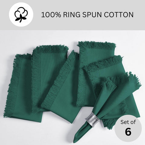 Threadvista primer plano de servilleta verde de algodón con flecos.