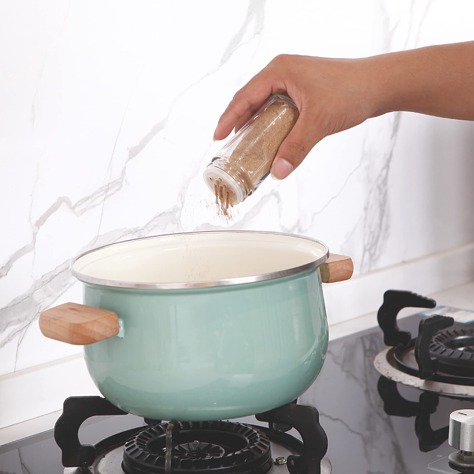 Mezclas de especias caseras en frascos Tianifa para regalo.