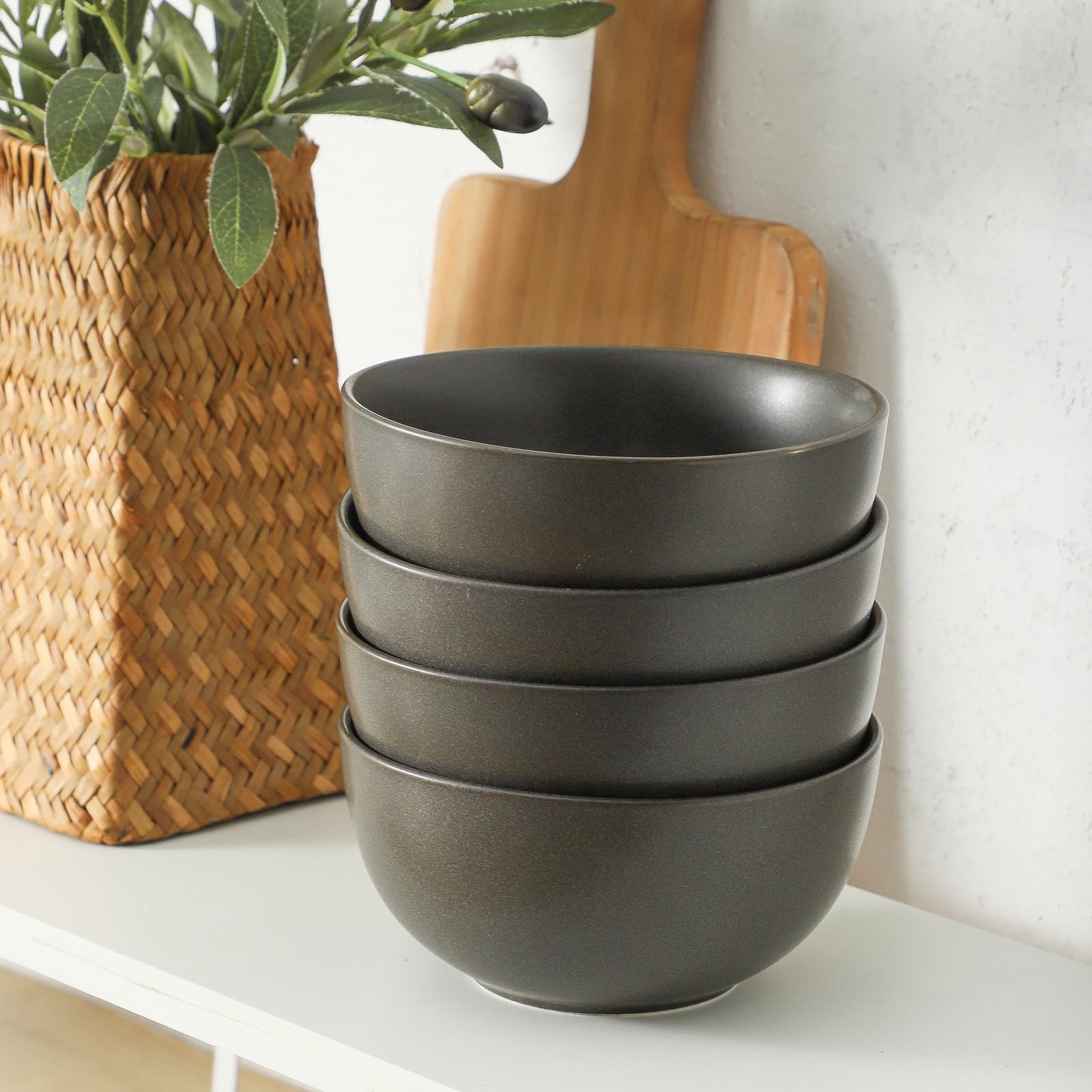 Tikooere tazones cerámica negro mate, combinan rusticidad y elegancia en la mesa.