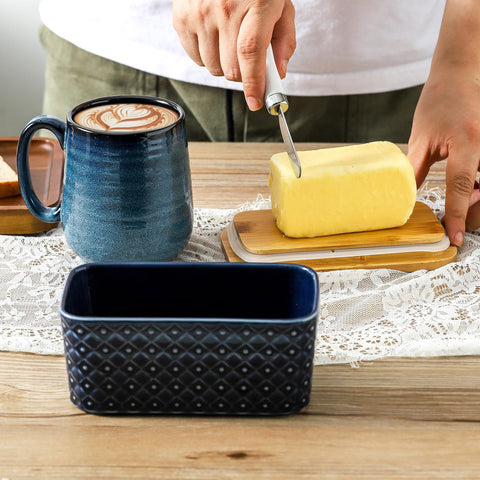 Tikooere uso multifuncional con relieve: ideal para especias, quesos cremosos y más.