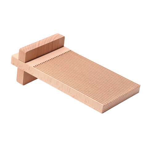 Tabla Tinada para gnocchi con haya, ideal para dar forma con surcos uniformes.
