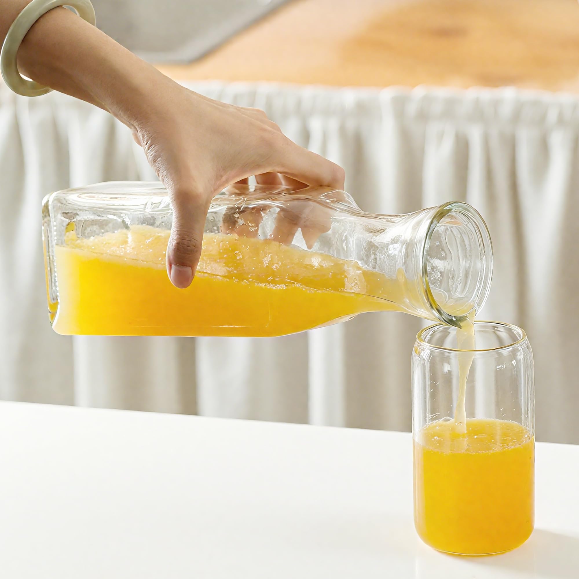 Barra mimosa Tinaforld con carafes, estilo para brunch.