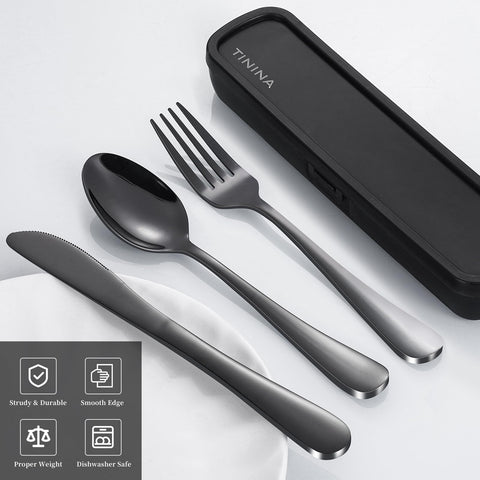 TININA cubiertos desplegados fork spoon knife mostrando acabado pulido y durabilidad