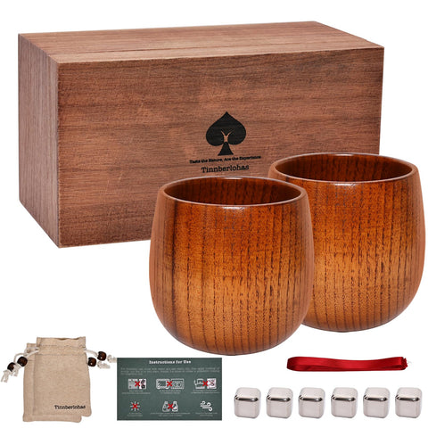 Vaso Tinnberlohas de whisky en madera, realza aroma para degustación.