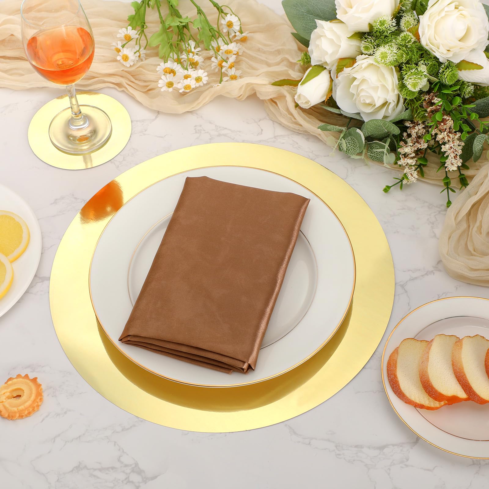Tioncy conjunto dorado para mesa crea un ambiente festivo.