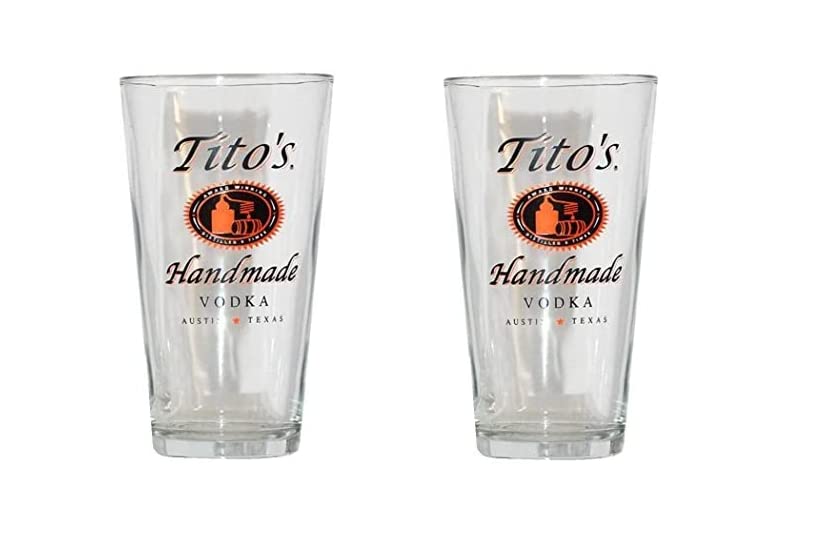 Vaso de pinta Tito's, juego de 2, ideal para servir cerveza fría en casa.