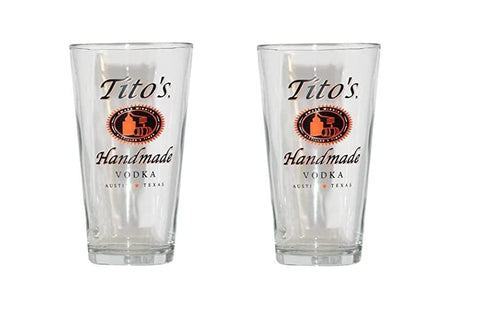 Vaso de pinta Tito's, juego de 2, ideal para servir cerveza fría en casa.