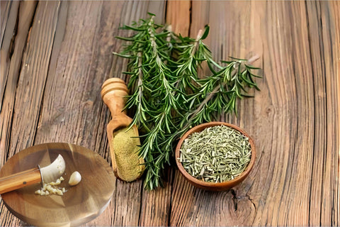Mezzaluna TIYOORTA: acabado de acacia natural y duradero.