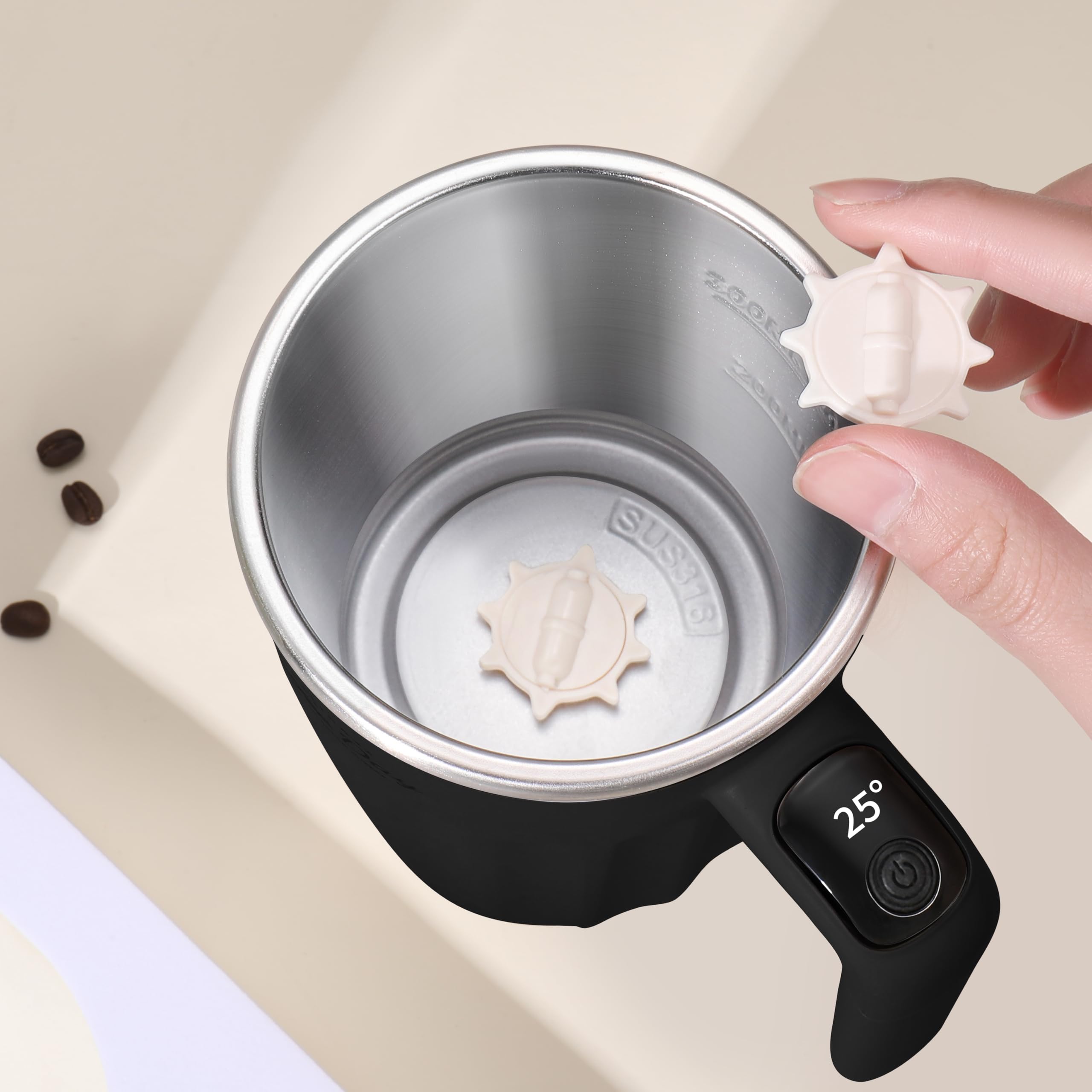 Tlinna: taza autoagitante para café, facilita mezcla suave en casa.