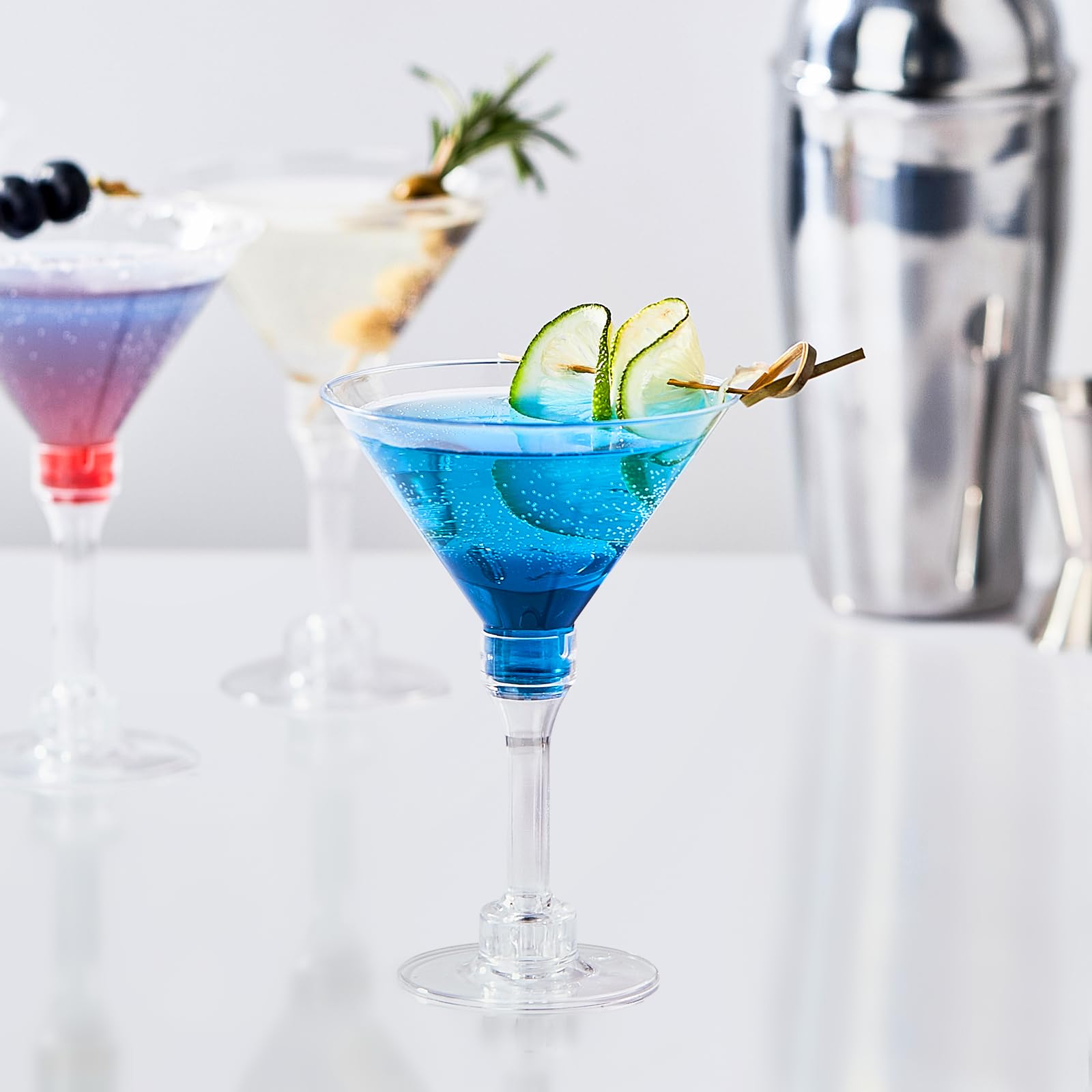 Copa martini TOFLEN 5 oz, tamaño perfecto para una gran variedad de tragos.