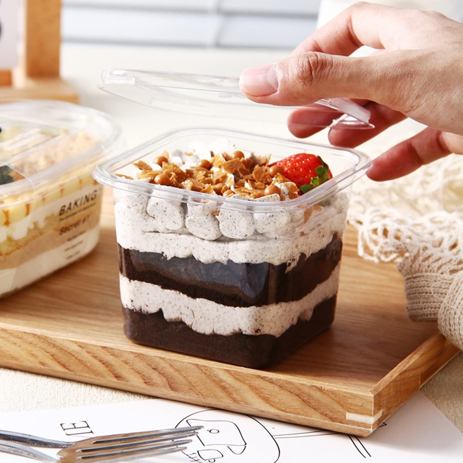 TOFLEN: copa para postres como pastel de fresa y bizcocho, presentación atractiva.