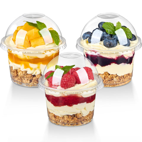TOFLEN vaso de postre 8oz con tapa domo, ideal para presentaciones elegantes en eventos.