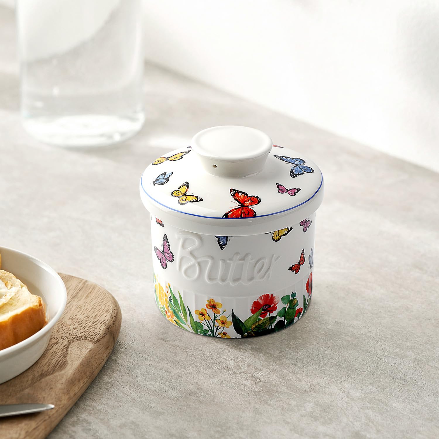 Toptier mantequera con diseño atractivo para realzar la mesa.