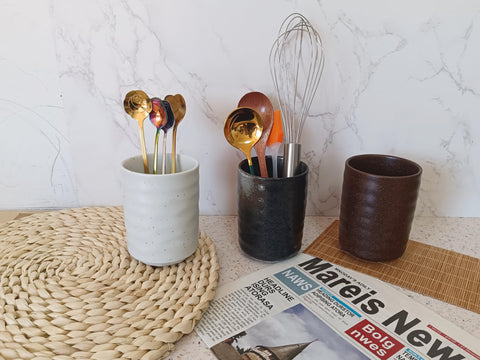 Porta jarrón de cerámica TOPYOKK para ordenar la mesa y añadir estilo