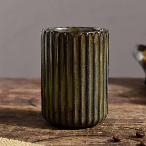 Esmalte bronce de TOPYOKK, acabado elegante para desayunos y oficinas.