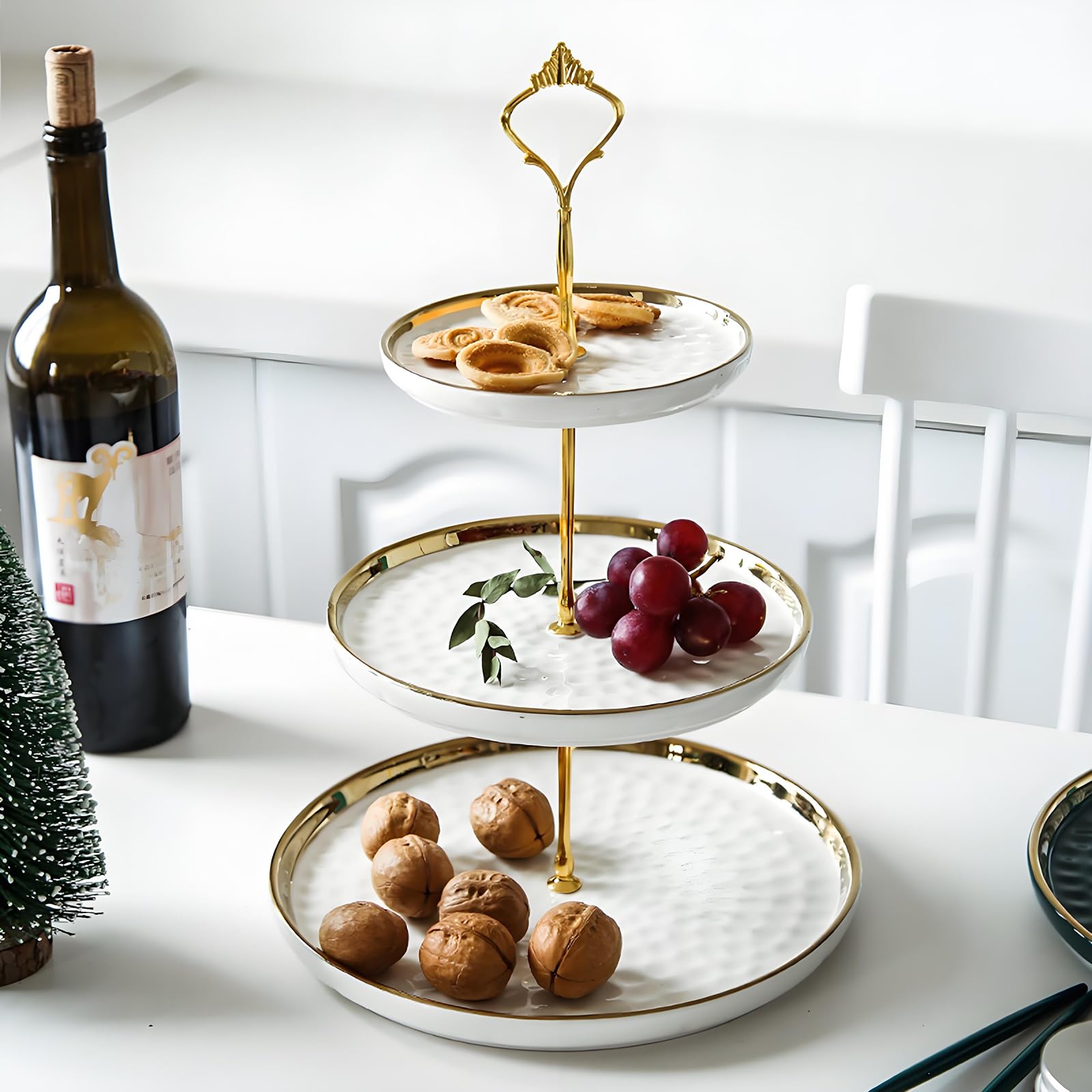 Tosnail para bodas con bandejas de porcelana para mesas de postres.
