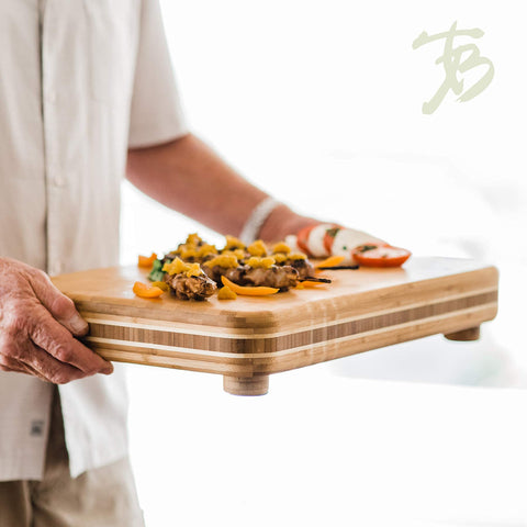 Totally Bamboo Big Easy: cavidad hueca facilita mover la tabla.
