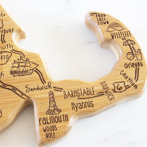 Totally Bamboo Destination Massachusetts, medidas 16-3-4 x 9-1-4, ideal para preparar y servir.