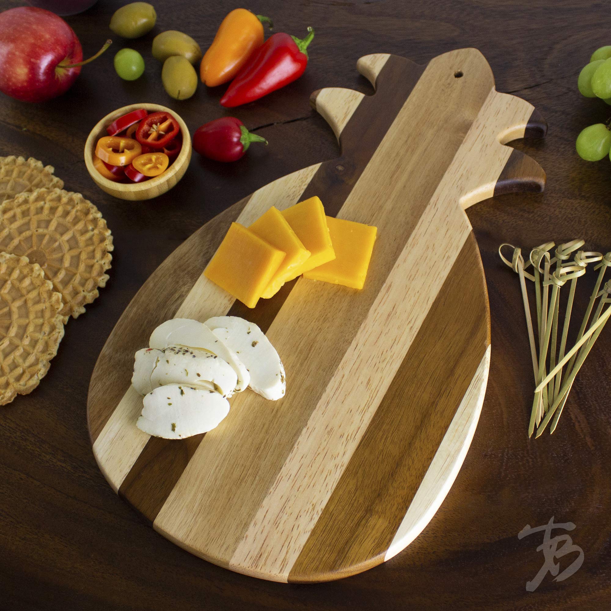 Totally Bamboo roca-rama-pina, imagen de charcutería para tapas tropicales.