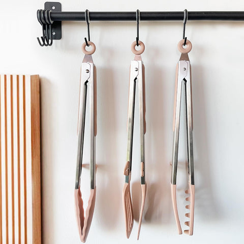 Pinzas TOWINGO para servir en mesa o buffet, ideales para comidas compartidas.