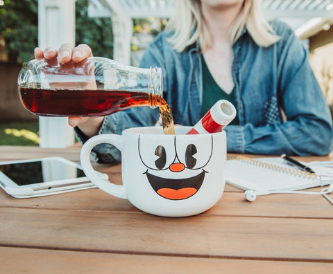Diseño icónico Cuphead que añade nostalgia y estilo a la mesa.