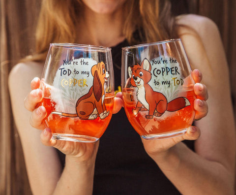 Vaso Toynk Fox y el Sabueso con dibujo cobre y Tod, celebra la amistad.