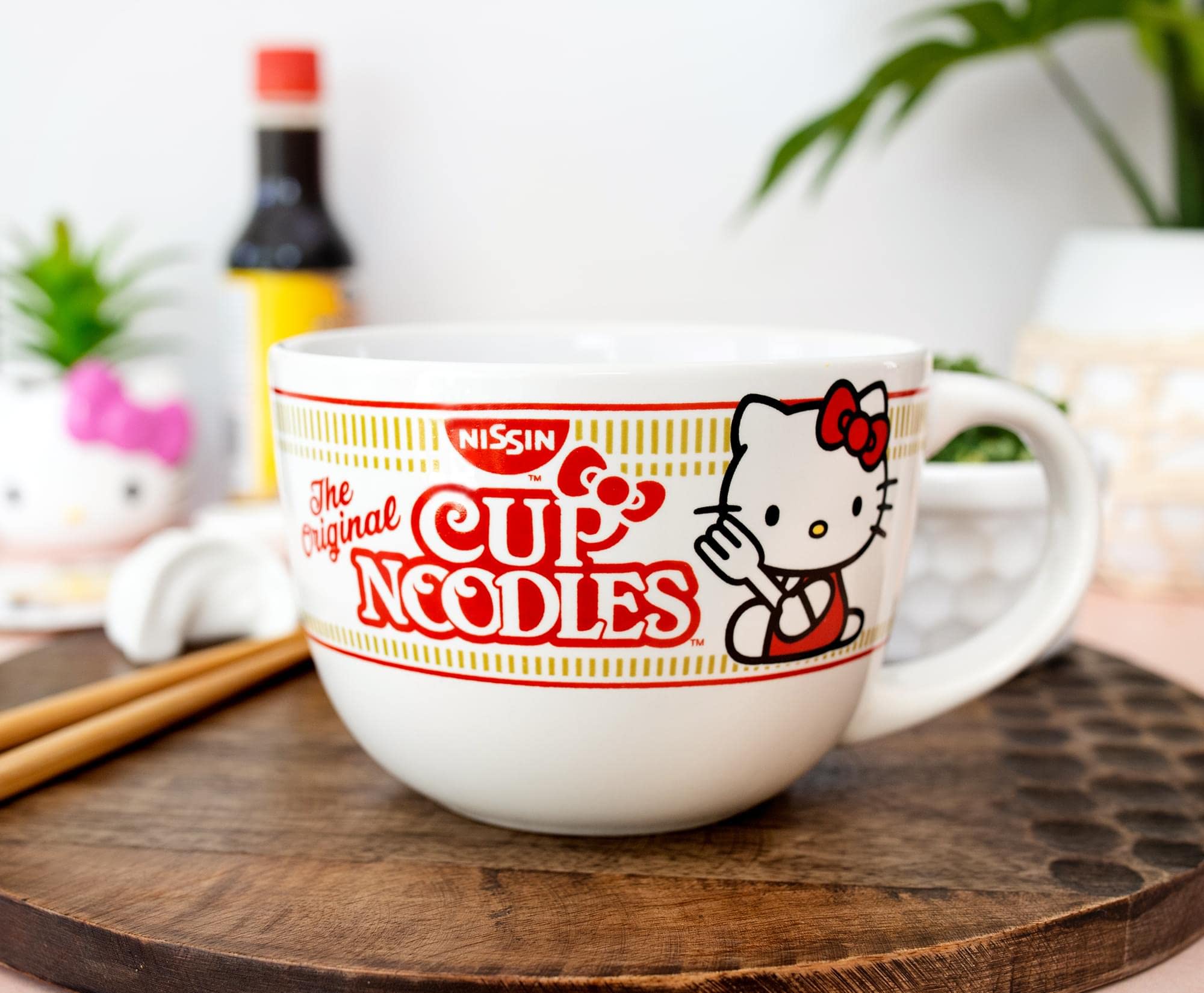Toynk Hello Kitty x Nissin Cup Noodles, interior: cerámica apta para microondas