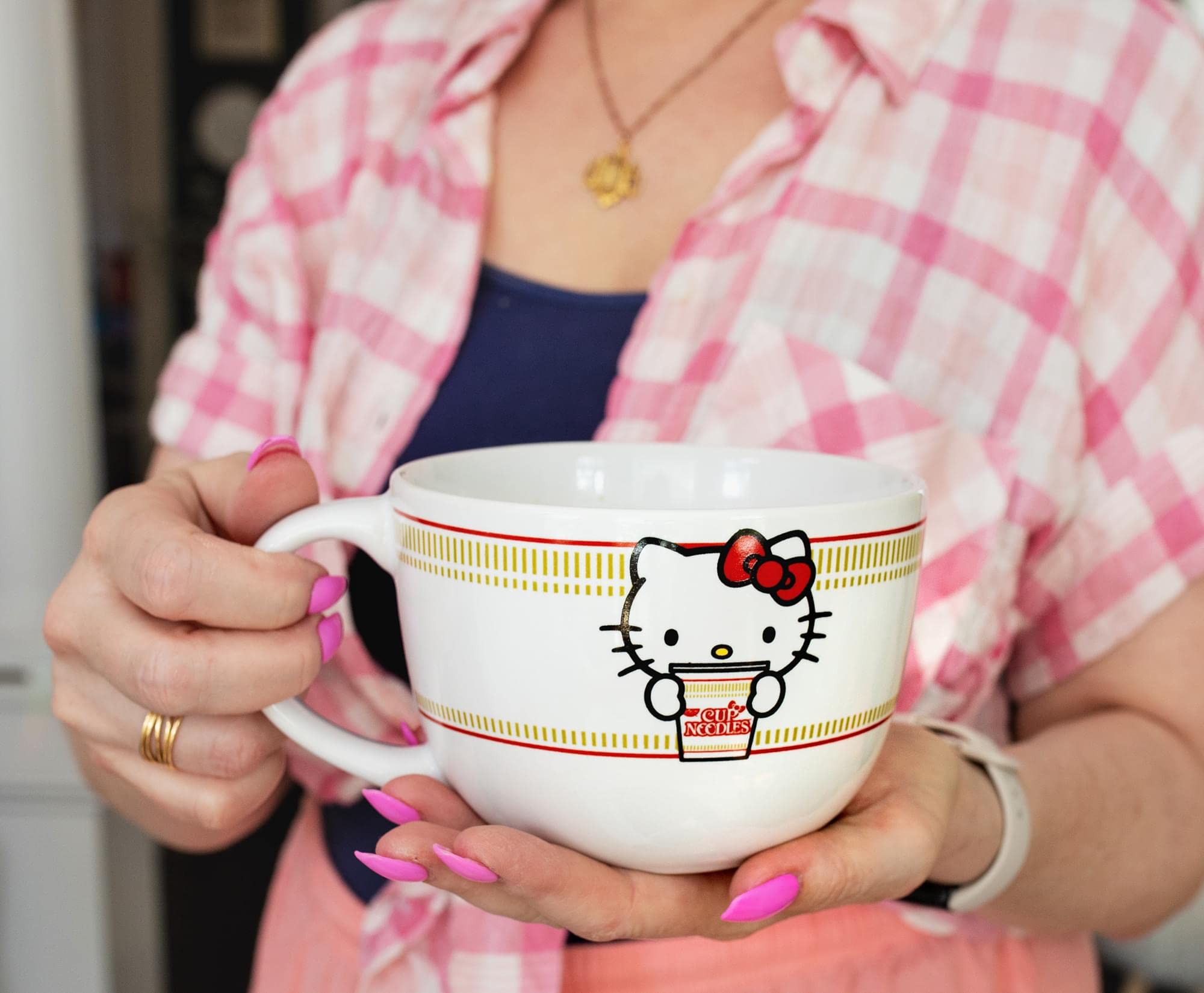 Toynk Hello Kitty x Nissin Cup Noodles, mango grande: agarre cómodo para beber