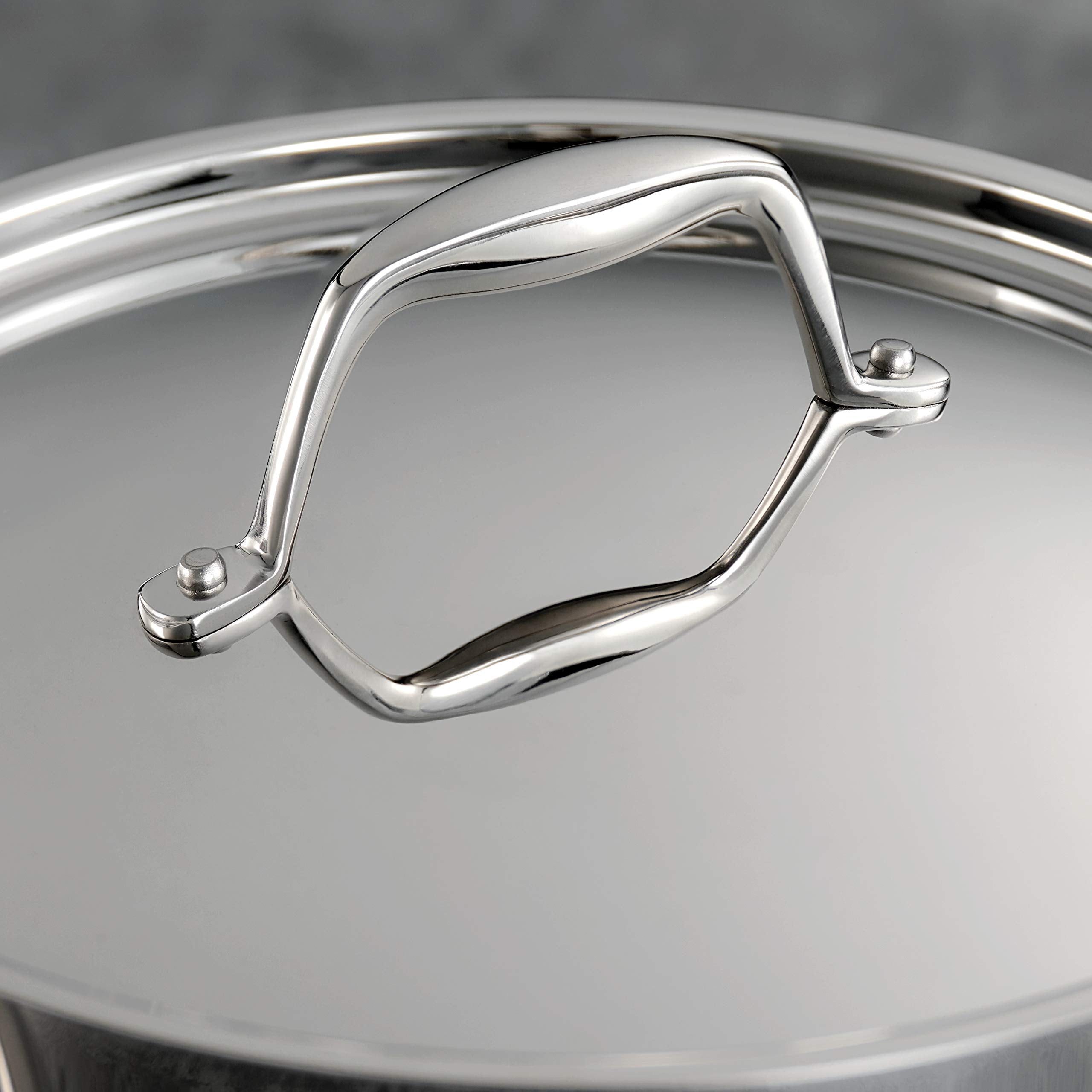 Diseño de borde limpio en Sartén Tramontina Signature.