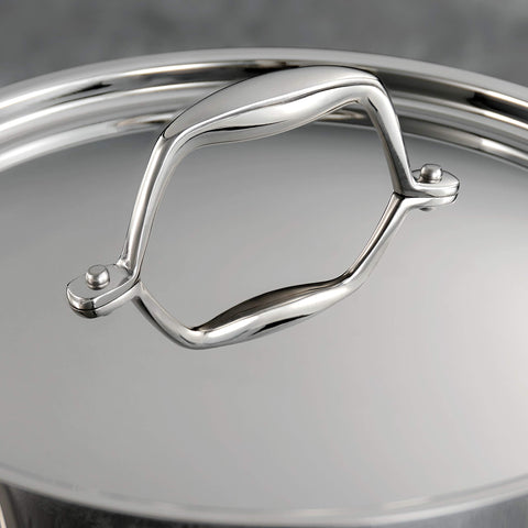 Diseño de borde limpio en Sartén Tramontina Signature.