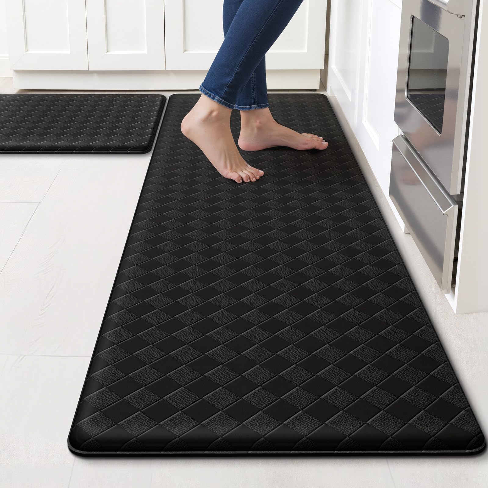 Alfombra de cocina TranquilRelax con patrón diamante para mayor confort frente al fregadero.