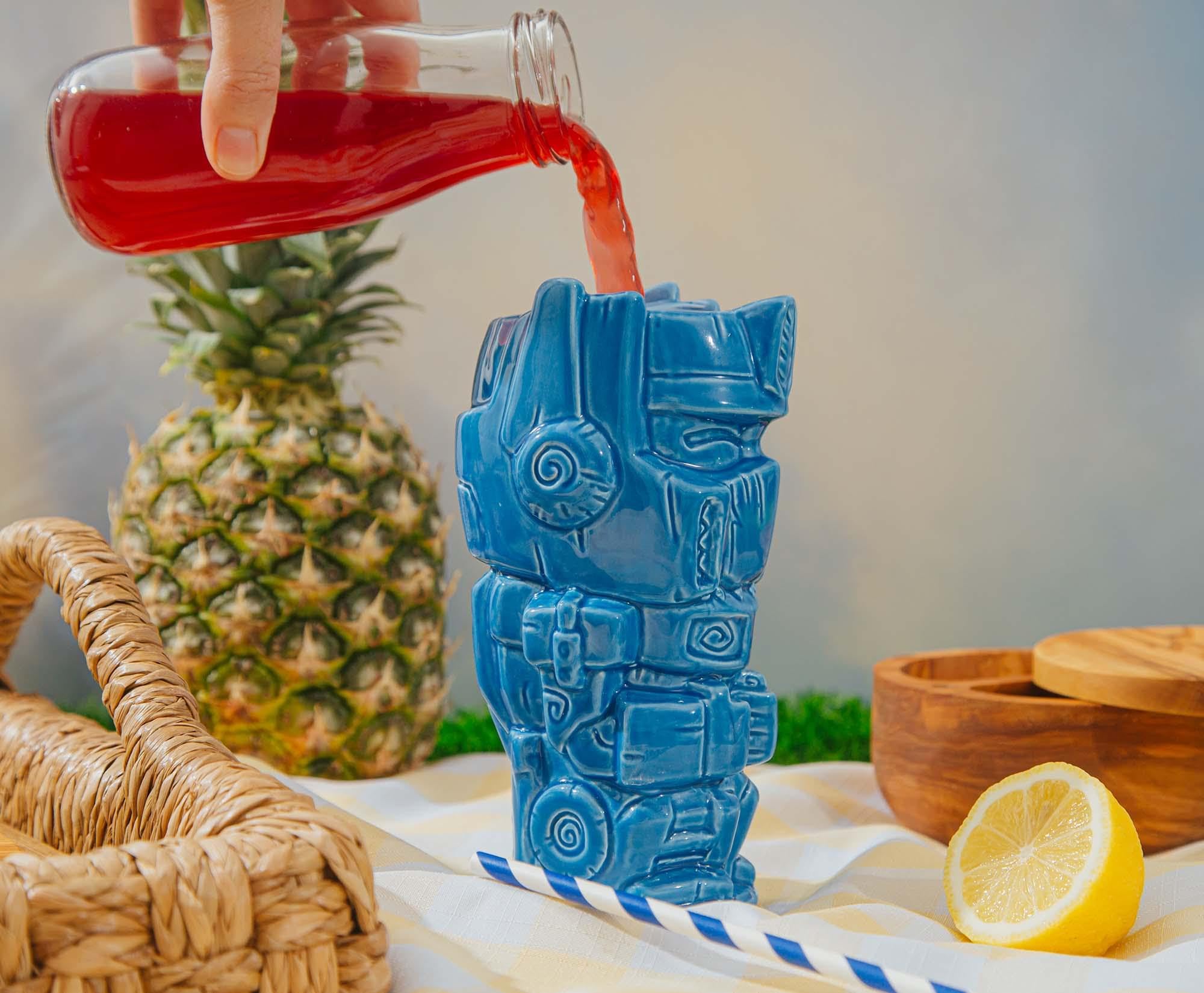 Taza grande para usos diarios de bebidas frías o tibias.