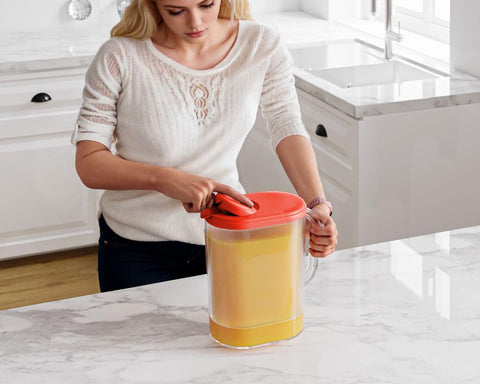 Jarra Tribello con asa cómoda para verter con precisión.