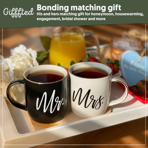 Juego de tazas para parejas, perfecto como regalo de bodas o aniversario.