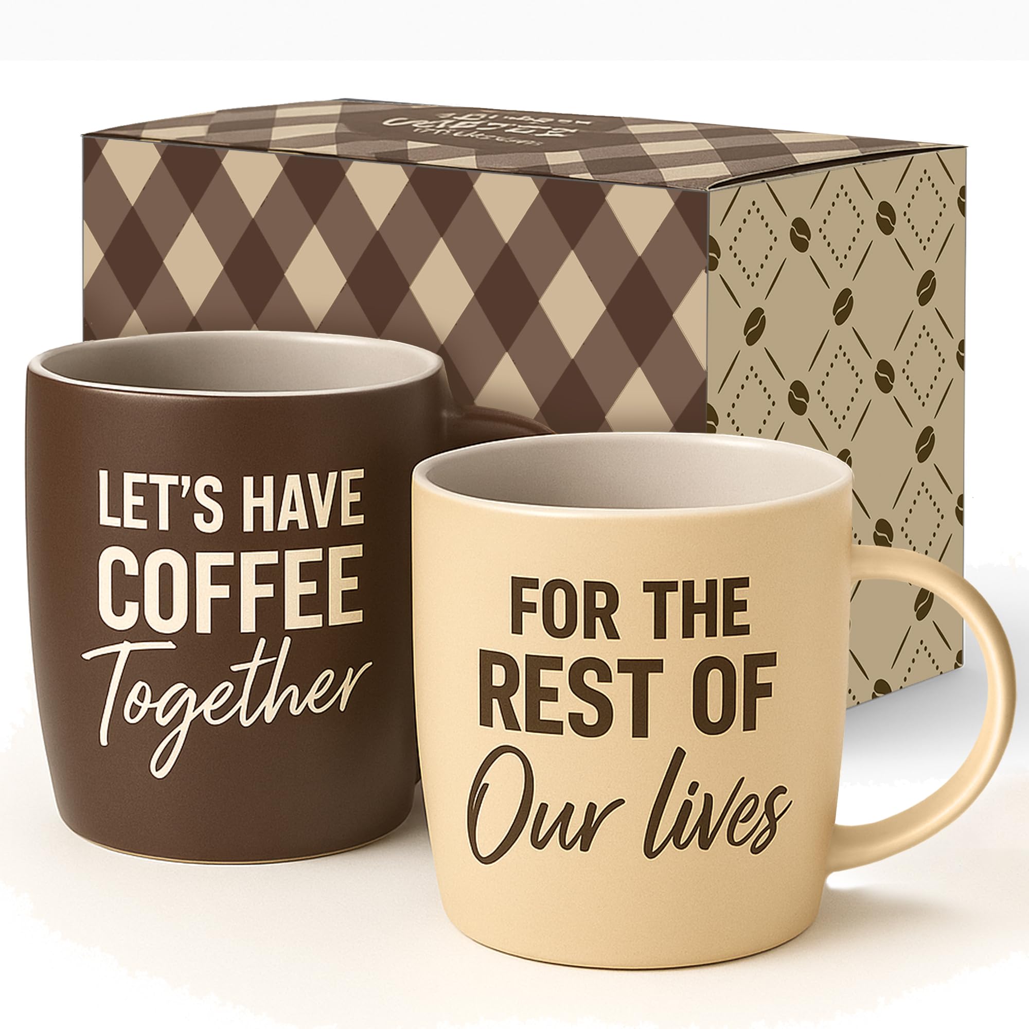 Tazas de café Triple Gifffted para parejas listas para desayunar.
