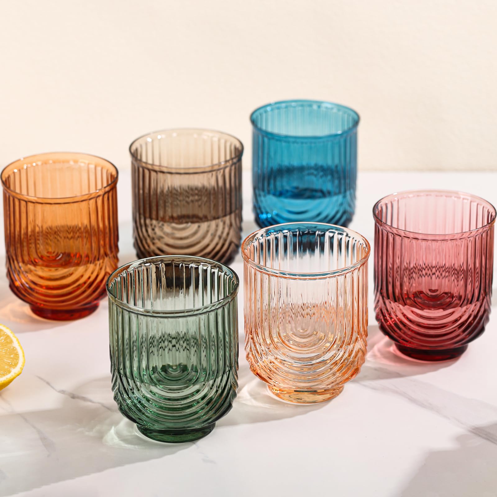 Vasos TrophyToast con diseño de arco vintage para bebidas con estilo.