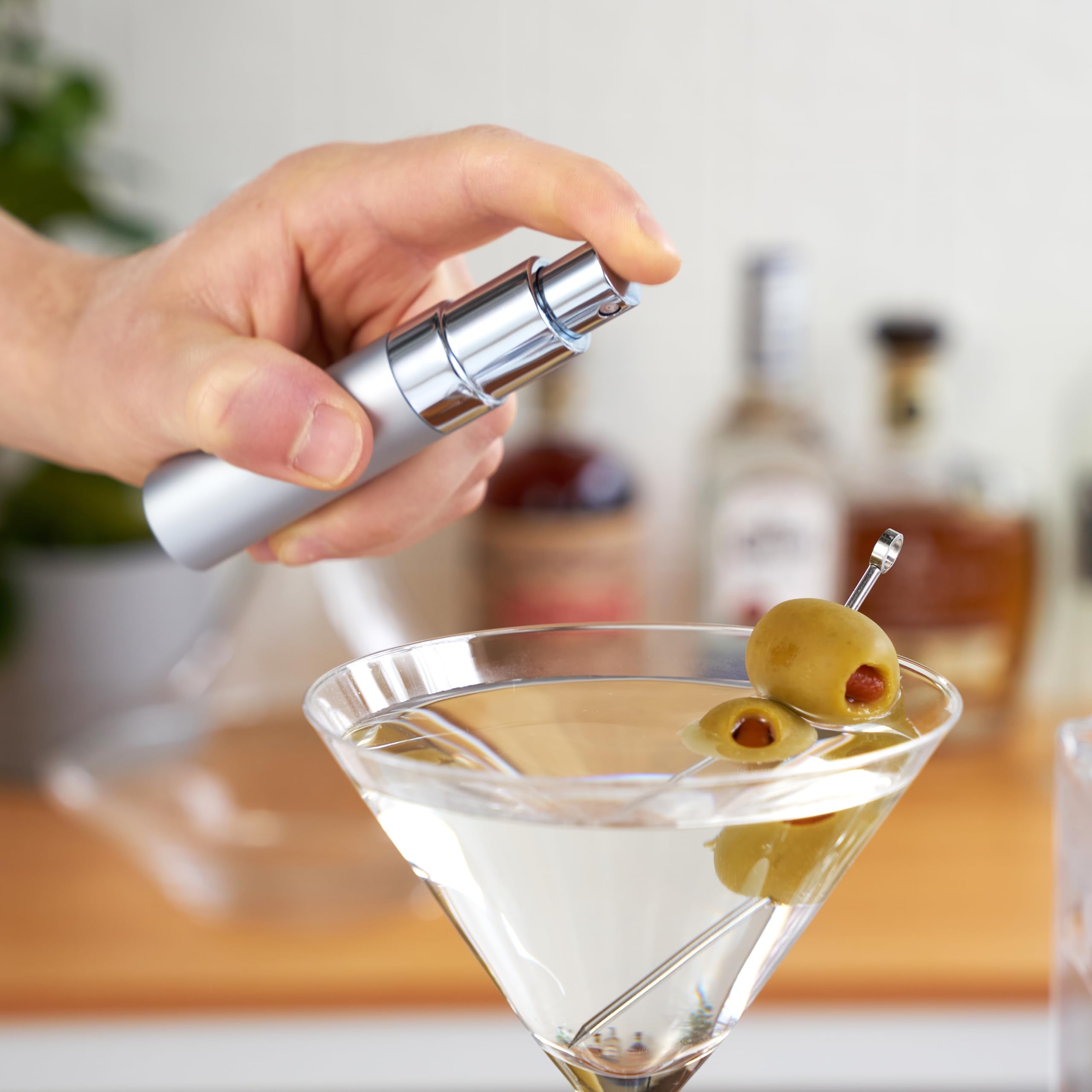 TRUE dispensador preciso para martinis secos y aromas.