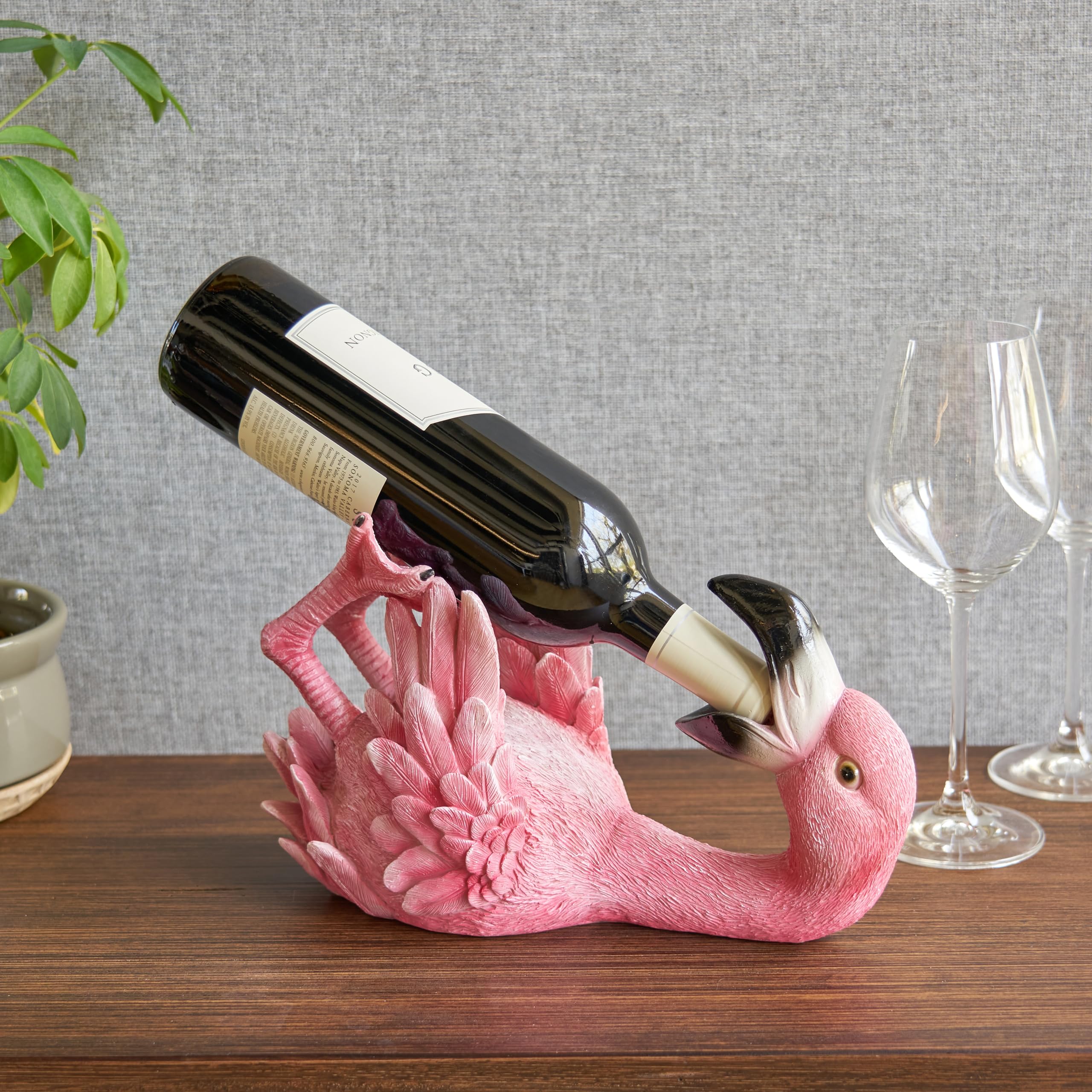 TRUE Flirty Flamingo: uso-en-bar-cocina para exhibir botellas y sumar personalidad.
