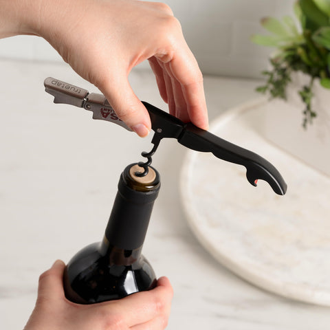 TRUE Jetsetter abridor integrado para botellas y cervezas en un solo utensilio