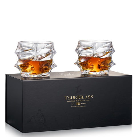 TSUKIGLASS con patrón tormenta realza reflejos en whisky
