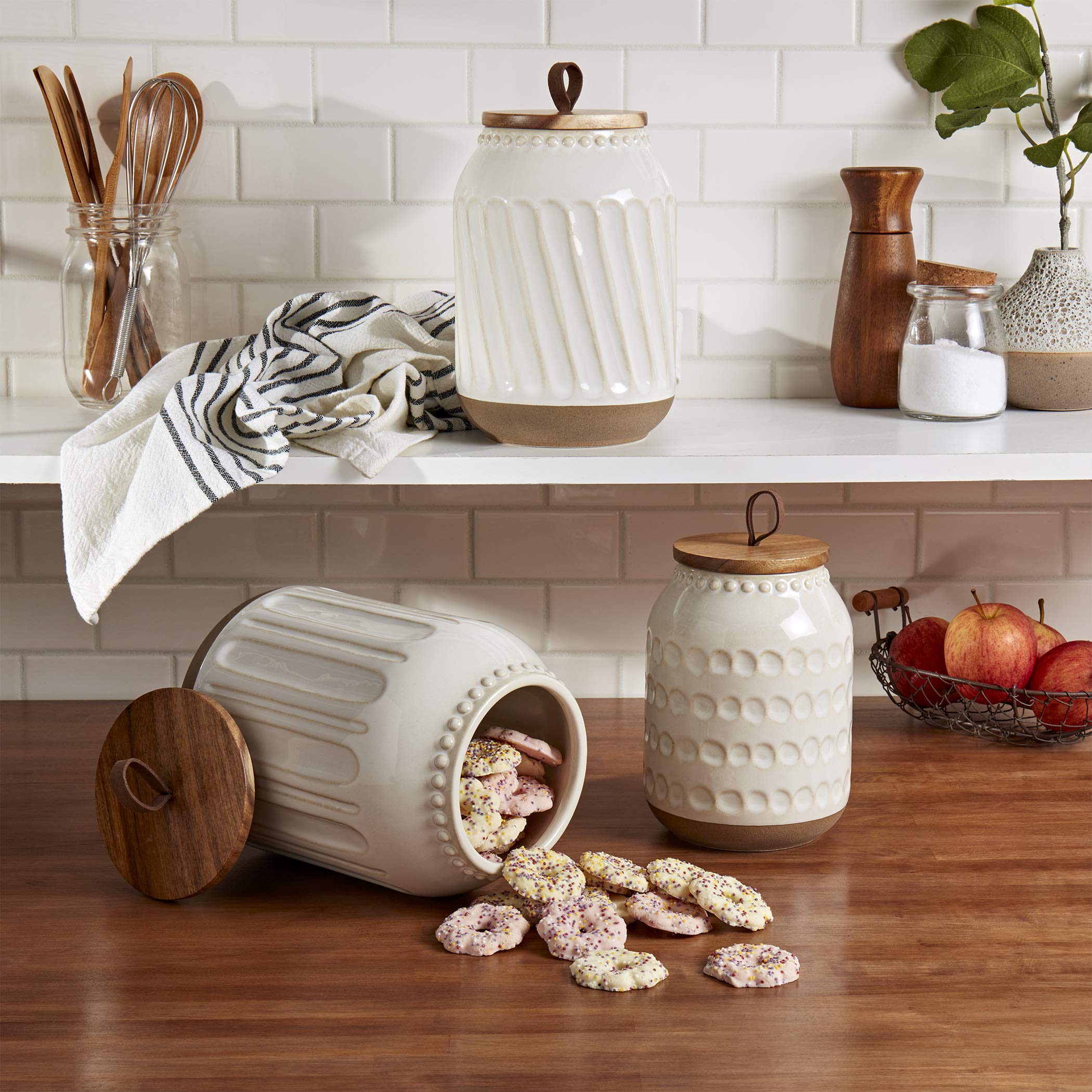 TTU Tabletops: contenedor grande blanco para alimentos a granel.