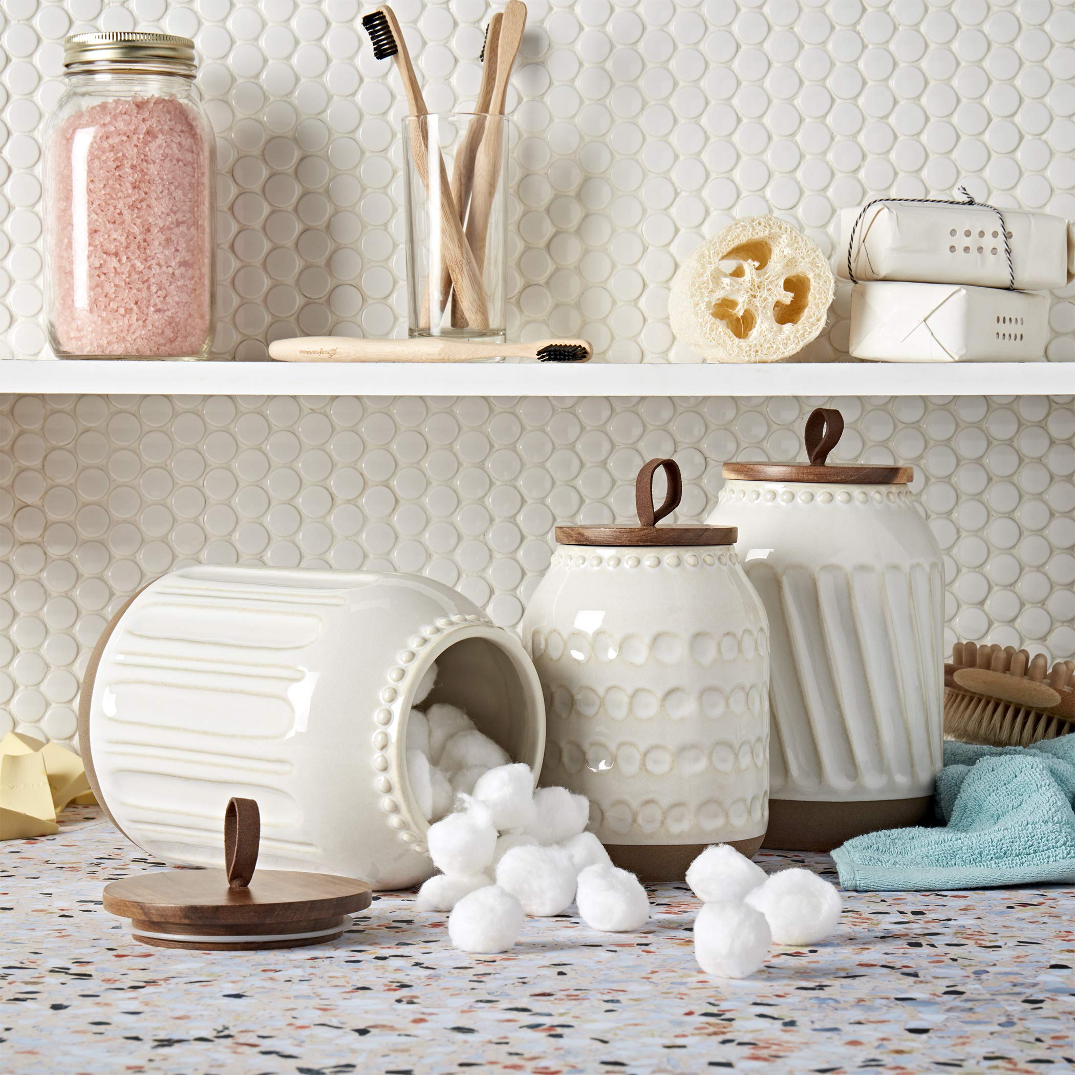 TTU Tabletops: contenedor mediano blanco ideal para harina y granos.
