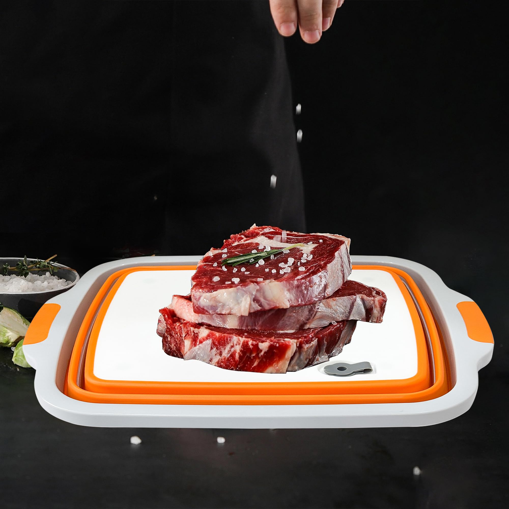 Tubo para barbacoa colapsable con diseño compacto para almacenamiento en vehículos recreativos y cocinas pequeñas.