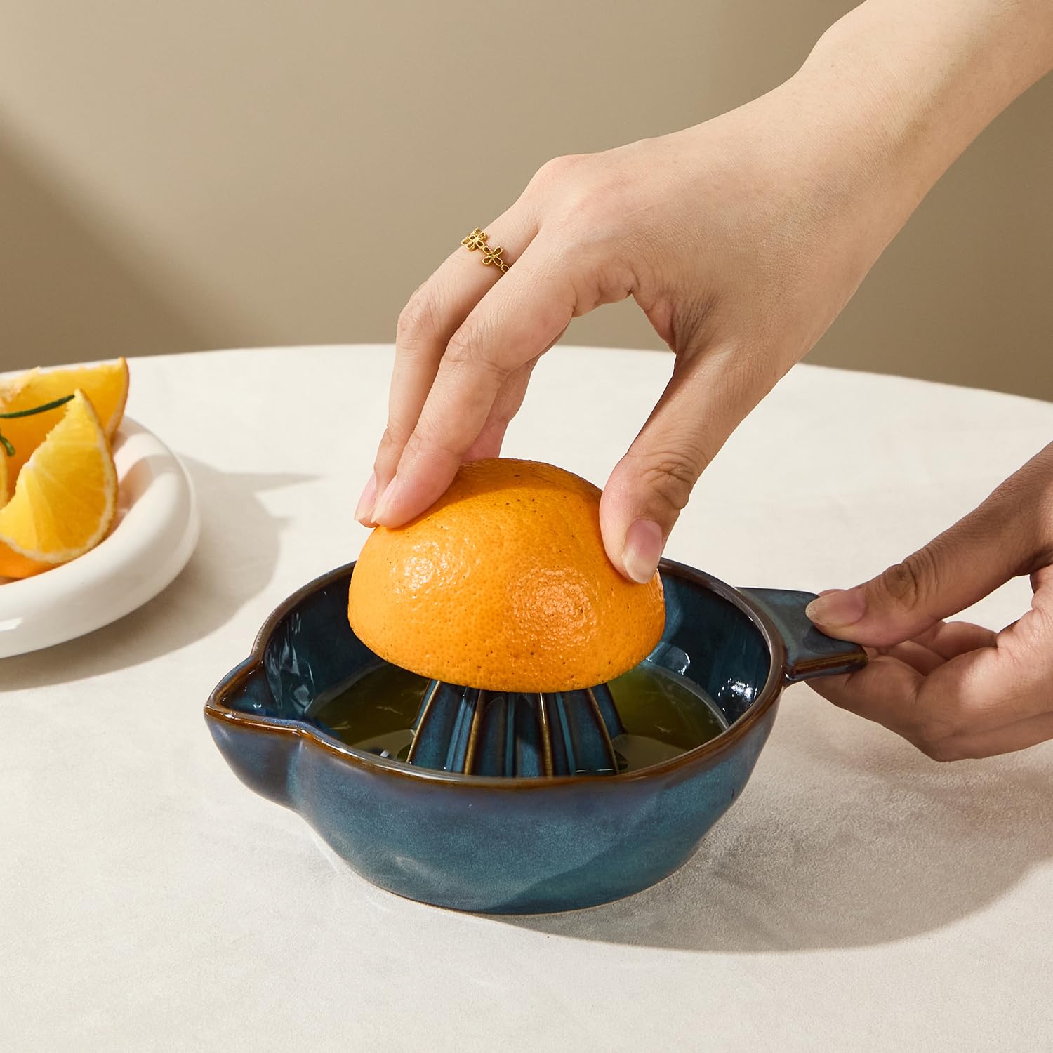 Tuioyoc exprimidor cerámica con mango y vertedor facilita verter sin goteo