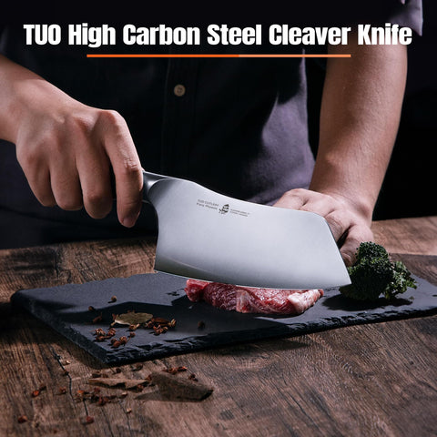 Cuchillo TUO con mango pakkawood ergonómico para agarre estable.