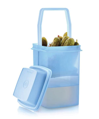 Tupperware, contenedor para pepinillos; mantiene frescos y facilita la organización en la nevera.