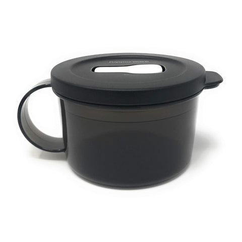 Tupperware CrystalWave taza de sopa negra con válvula blanca, ideal para recalentar sin derrames.