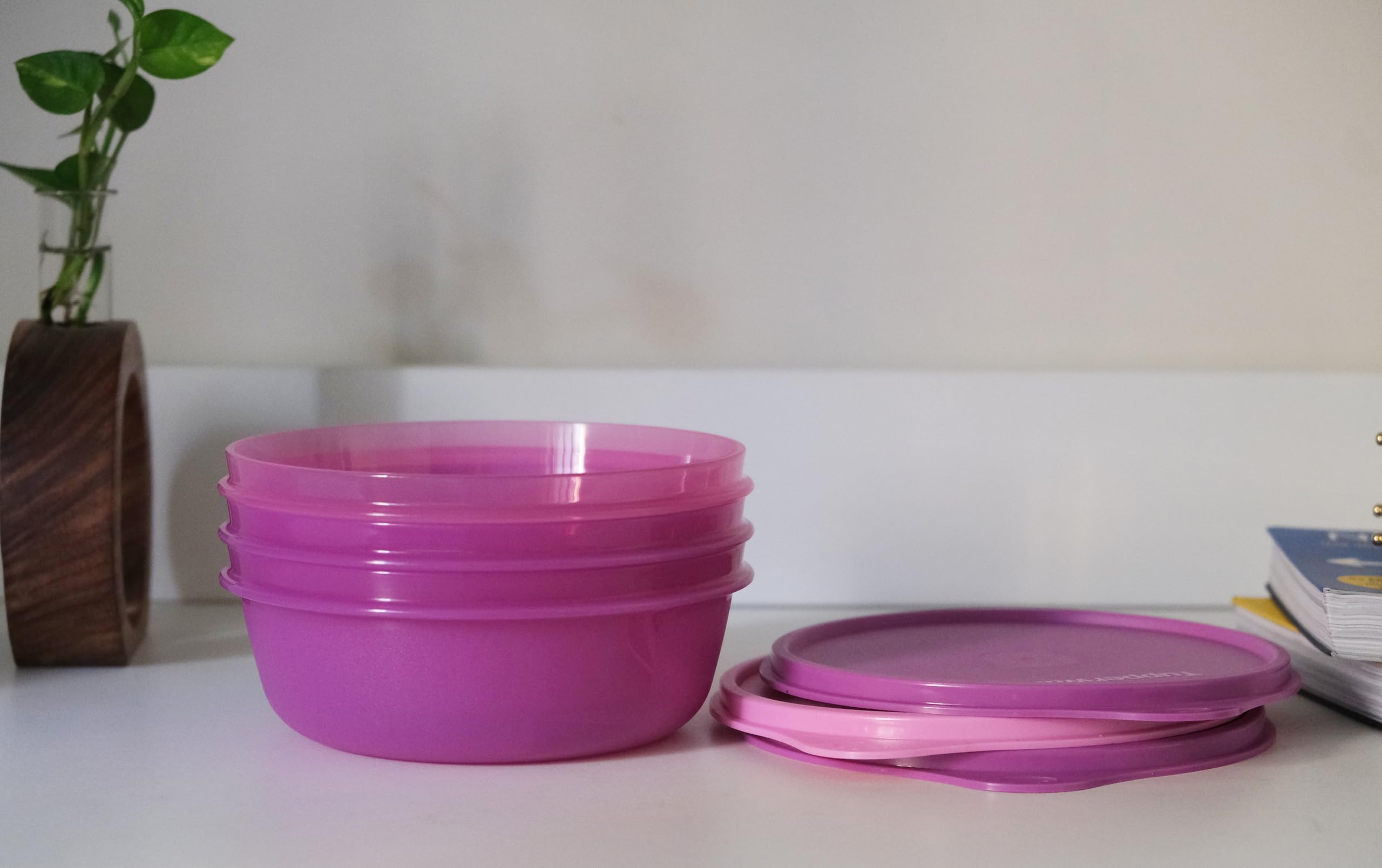 Tupperware guardado compacto gracias a tazones que se anidan cuando no se usan.